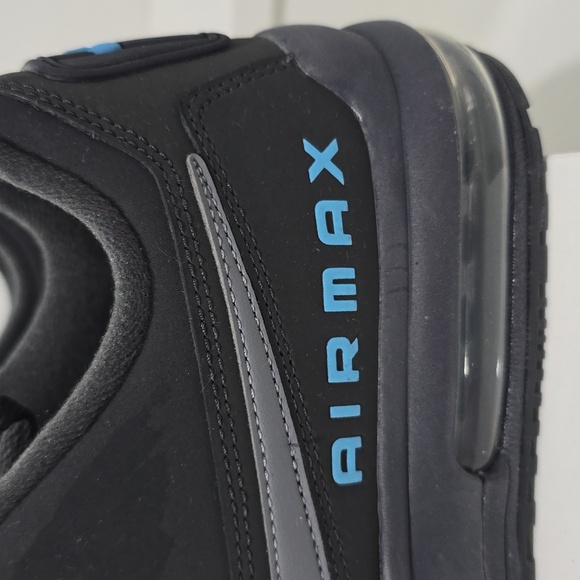 Nike Black and Gray Athletic Shoes - Picture 2 of 8